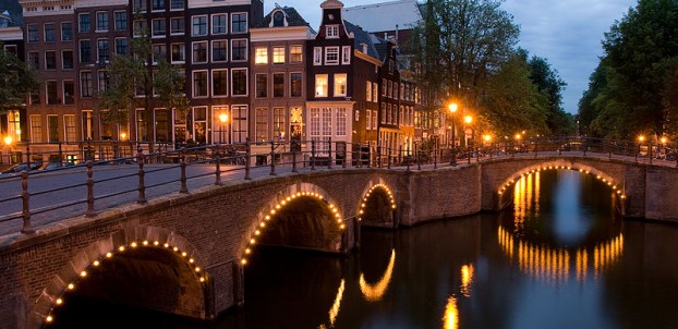 Amsterdam's Keizersgracht at Nighttime. Photo via Wikimedia Commons:Sisyfus