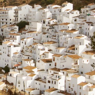 Casares - photo via Flickr:rociogarro