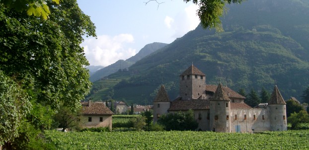 Castle Maretsch in Bolzano. Photo from Wikimedia Commons:Alex1011