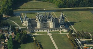 Aerial view of Château Chambord. Photo by Wikimedia Commons: Lieven Smits