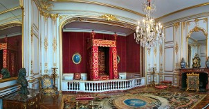 Ceremonial Bedroom of Louis XIV at Chateau Chambord. Photo via Wikimedia Commons:Tango7174