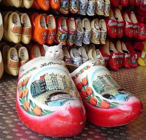 Klompen - Dutch wooden shoes - photo by Jim Judges via Wikimedia Commons