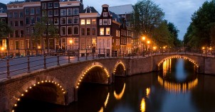 Amsterdam's Keizersgracht at Nighttime - photo courtesy of Wikimedia Commons