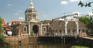 Morspoort, the West Gate in Leiden - photo via Wikimedia Commons: Erik Zachte