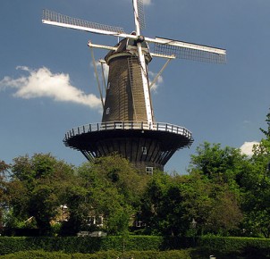 "De Valk" windmill in Leiden. Photo via Wikimedia Commons:Erik Zachte