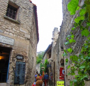 Les Baux de Provence. Photo via Flickr:thegirlsny
