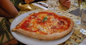 Pizza in Rimini. Photo via Flickr:siribl