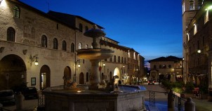 Piazza del Comune in Assisi. Photo from Wikimedia Commons:Fantasy