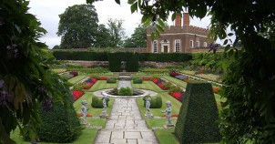 Gardens at Hampton Court. Photo via Flickr:qimarnoch