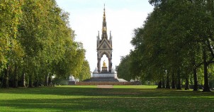 Hyde Park is gorgeous! Photo via Flickr:mcxurxo