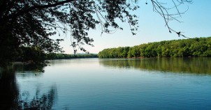 Leesburg, VA, the Potomac River. Photo via Flickr:ConceptJunkie
