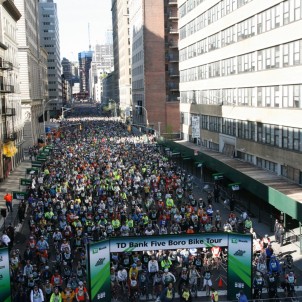 A sea of cyclists< courtesy of Bike NY