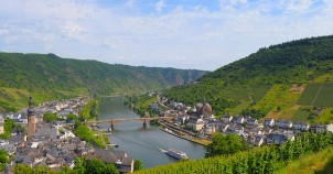 Mosel River in Cochem - photo via Flickr:Random_fotos