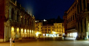 Piazza dei Signori in Vicenza - photo via Wikimedia:xtrmntr