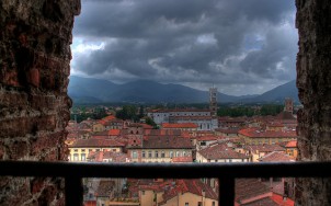Overlooking Lucca. Photo via Flickr:_gee_